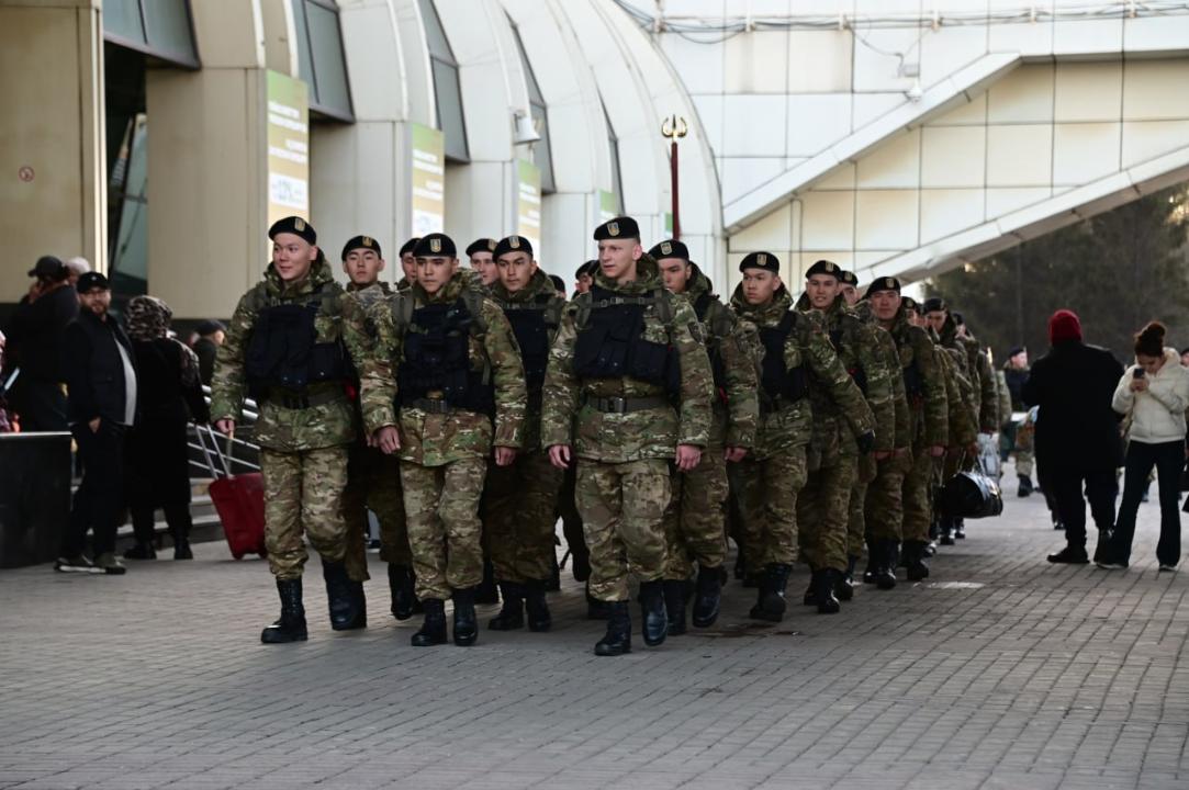 Teńiz jaıaý áskeri Jeńistiń 80 jyldyǵyna arnalǵan paradqa qatysady