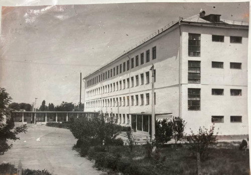 100 jyldan astam ýaqyt shákirt tárbıelep kele jatqan mektepter