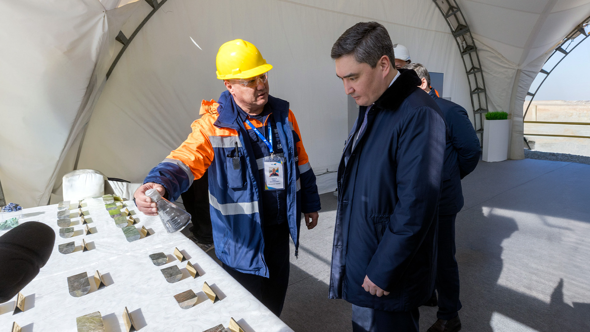 О́ńir óndirispen qýatty