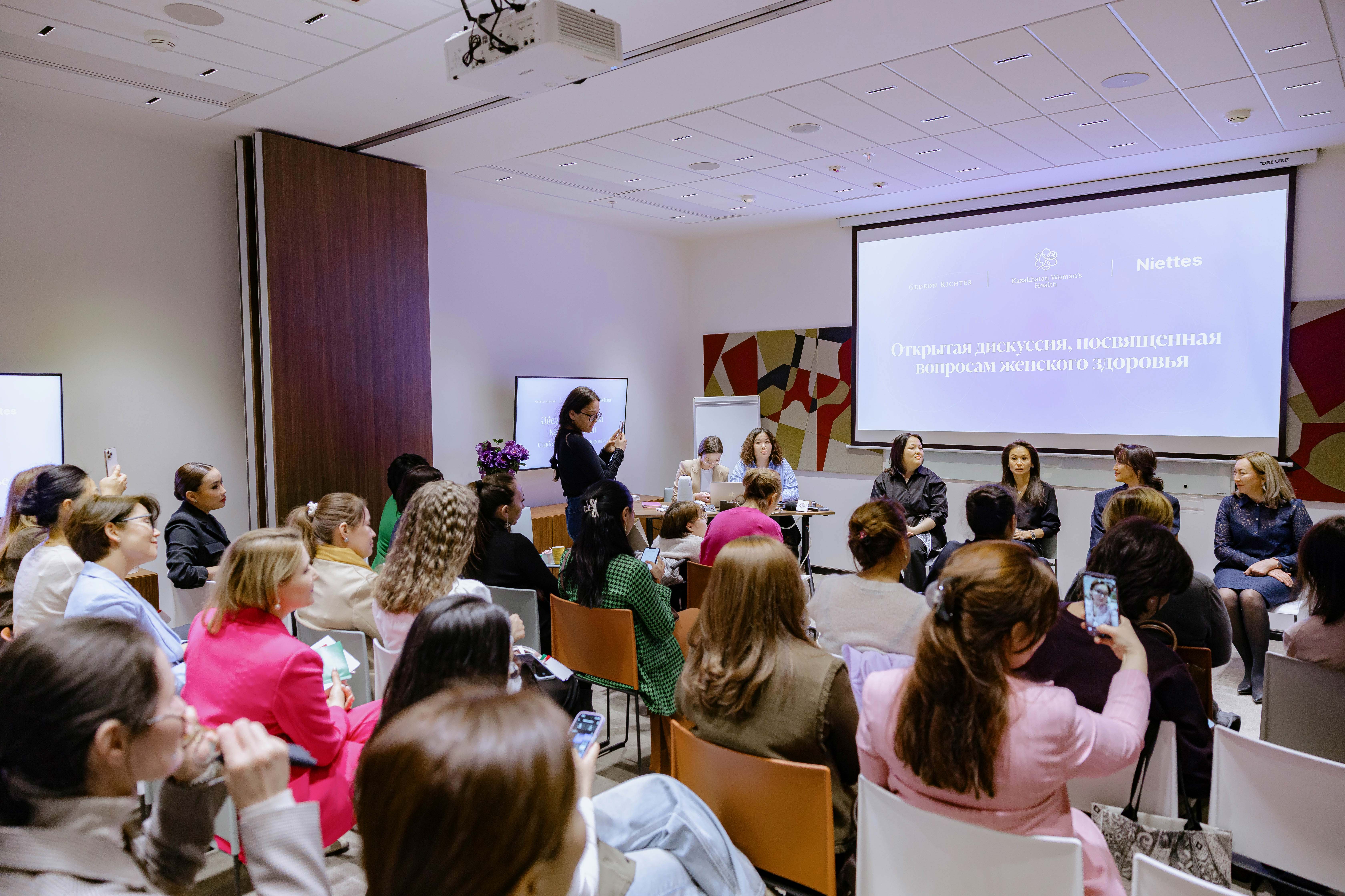 Astanada áıelder densaýlyǵyna arnalǵan ashyq talqylaý ótti