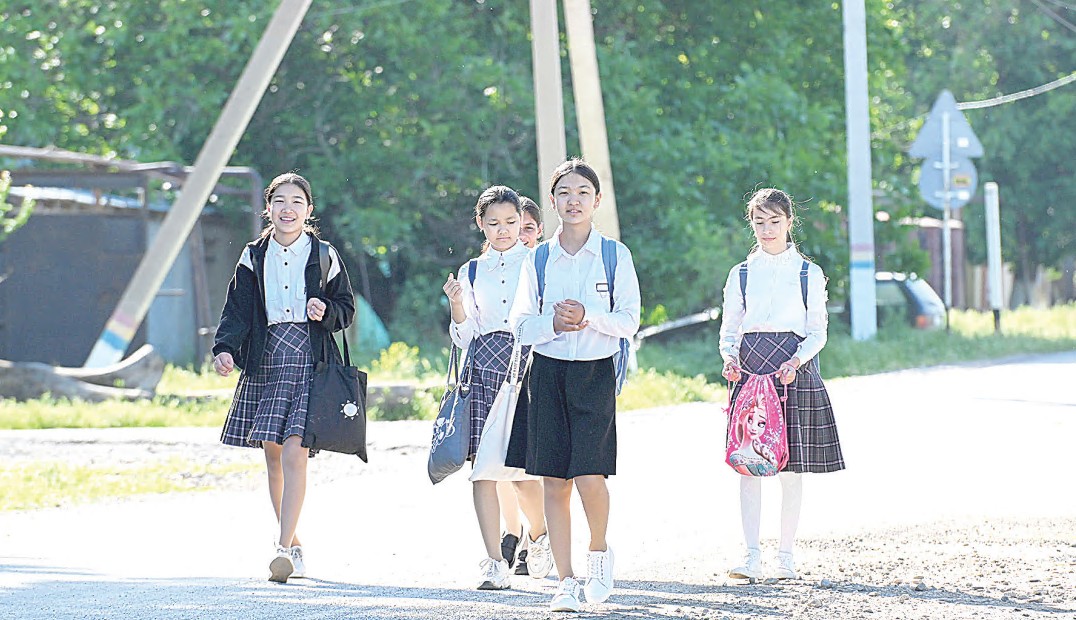 Aýylda oqýshy nege azaıdy?