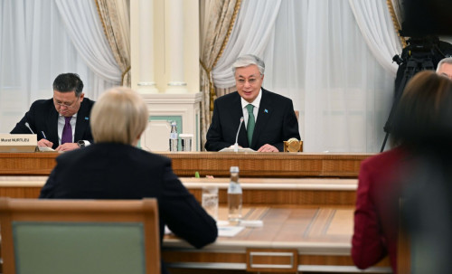 Qazaqstan men Slovenııa prezıdentteri keńeıtilgen quramda kelissóz júrgizdi