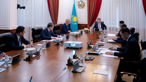 Bektenov jer qoınaýyn paıdalanýdy damytý jóninde keńes ótkizdi