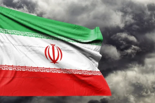 Iran kez kelgen áskerı shabýylǵa daıyn ekenin málimdedi