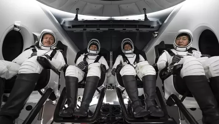 Crew Dragon ǵarysh kemesi alǵashqy orbıtalyq reısin jasady