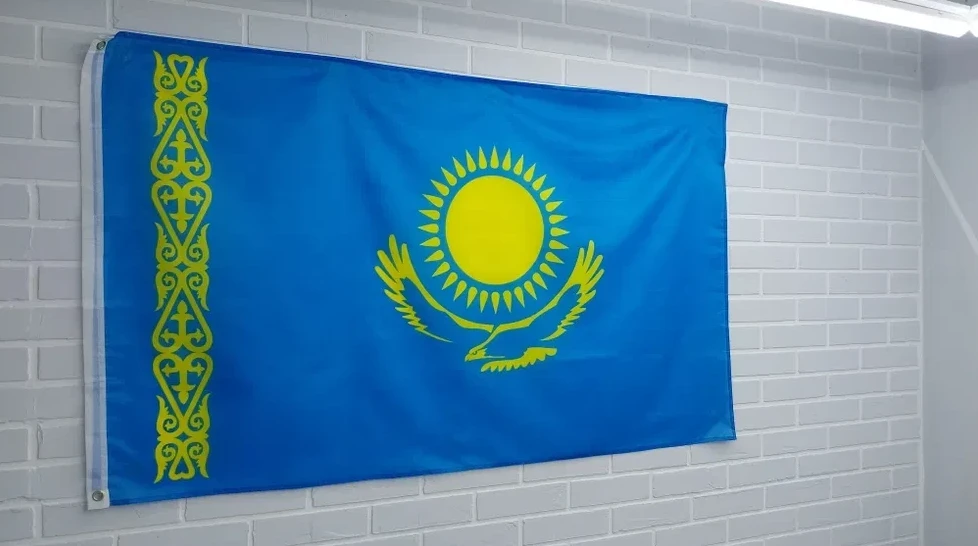 Depýtat memlekettik týdyń marketpleısterde satylýyna qarsylyq bildirdi