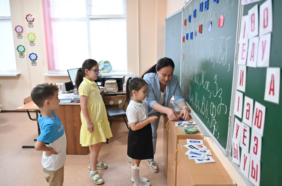 Oqýshy nege aqyly kýrsqa barady?