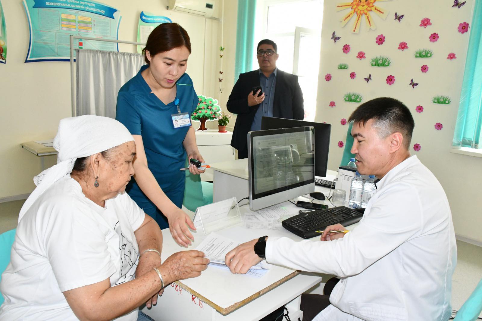 Almatylyq dárigerler Ordabasy turǵyndaryna qyzmet kórsetti