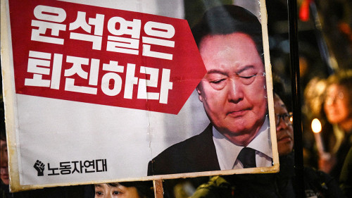 Ońtústik Koreıa prezıdenti otstavkaǵa jiberildi