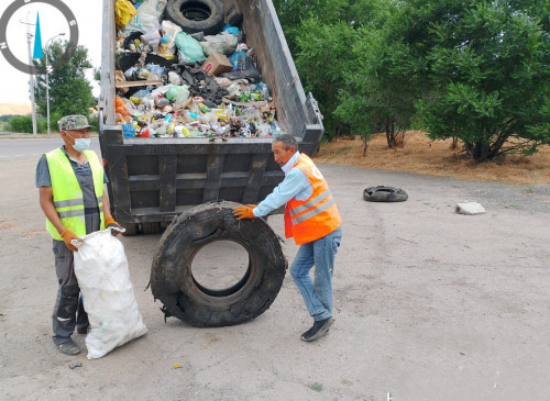 Respýblıkalyq avtojoldardan 700 myń tonna qoqys jınalǵan