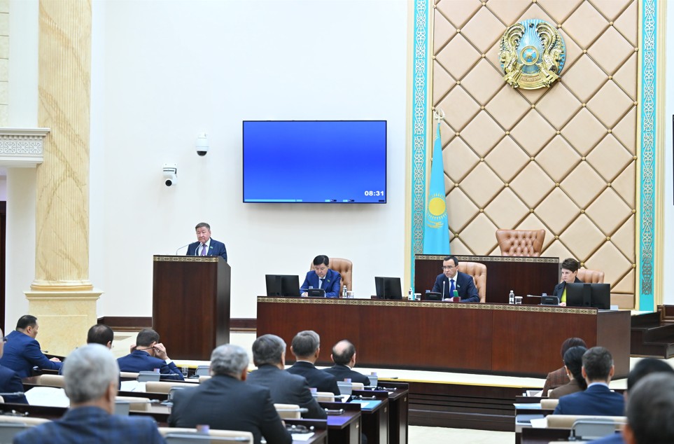 Qylmystyq kiristerge tosqaýyl qoıatyn zań talqylandy