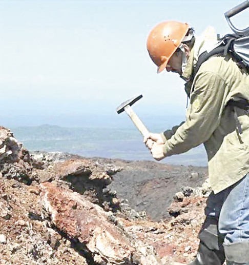 Geologııa salasynyń búgini men erteńi