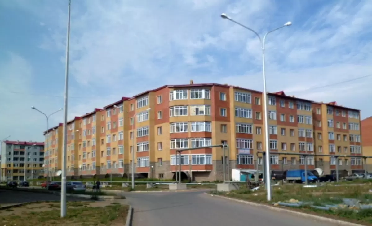 Qosshyda áıel eki jasar qyzdy qaǵyp ketti