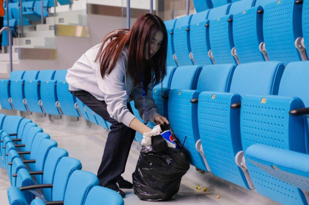 Astanada tıtýldyq jekpe-jekten keıin jankúıerler trıbýnany tazartty