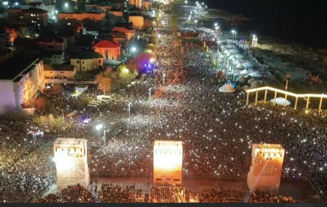 Aqtaýda merekelik shara kezinde 100-den astam bala joǵalǵan