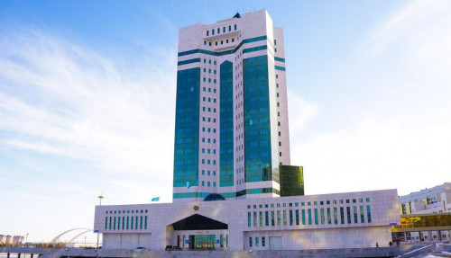 Úkimette básekege qabiletti aýyl sharýashylyǵyn qurý joldary talqylandy