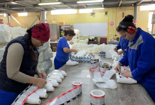 Stýdentter antıfrız zaýytynyń jumysymen tanysty