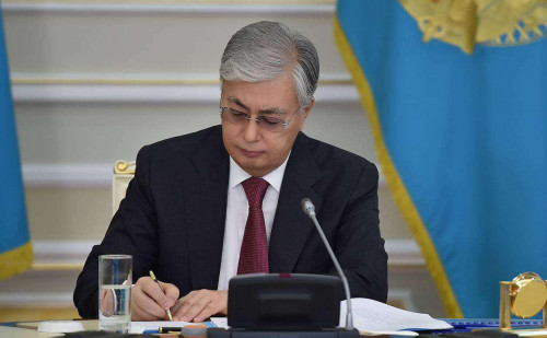 Memleket basshysy Sý kodeksine qol qoıdy