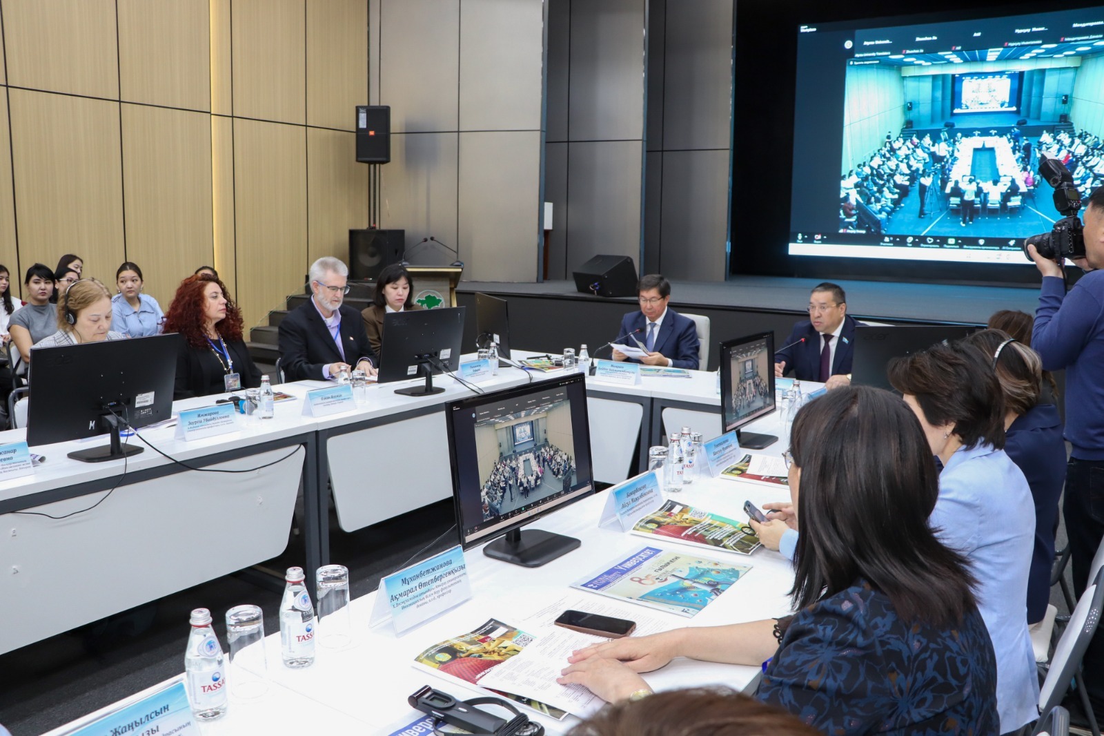 Inklıýzıvti bilim berý: Halyqaralyq ǵylymı qaýymdastyq Atyraýda bas qosty