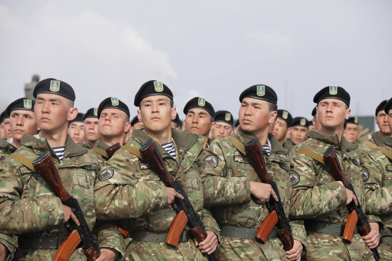 Áskerı sherý – qorǵanys áleýetiniń kórinisi