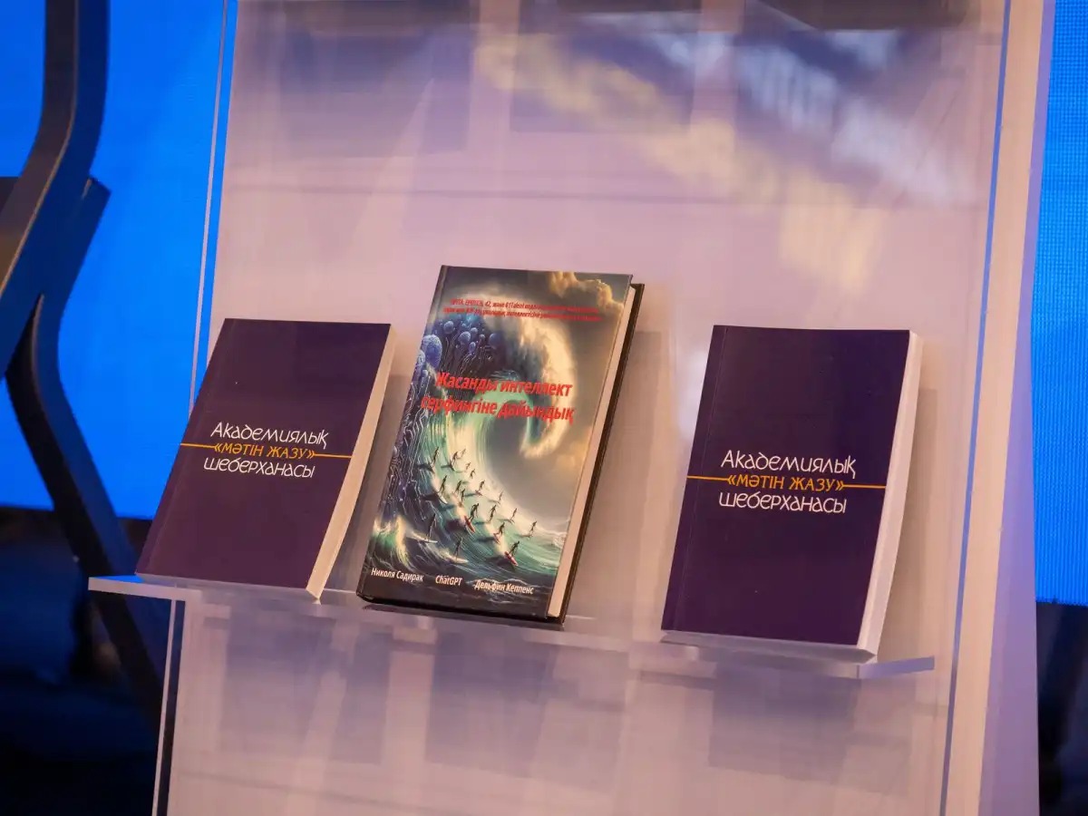 Oqyrmannyń akademııalyq jazý mashyǵyn damytýǵa arnalǵan kitap jaryq kórdi