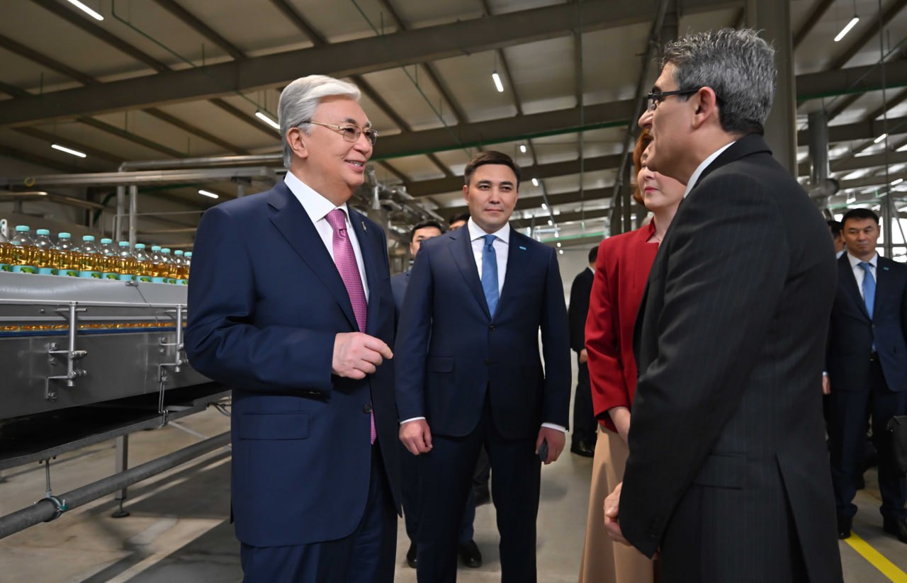 Prezıdent jańadan ashylǵan Coca-Cola Içecek Kazakhstan zaýytyna bardy