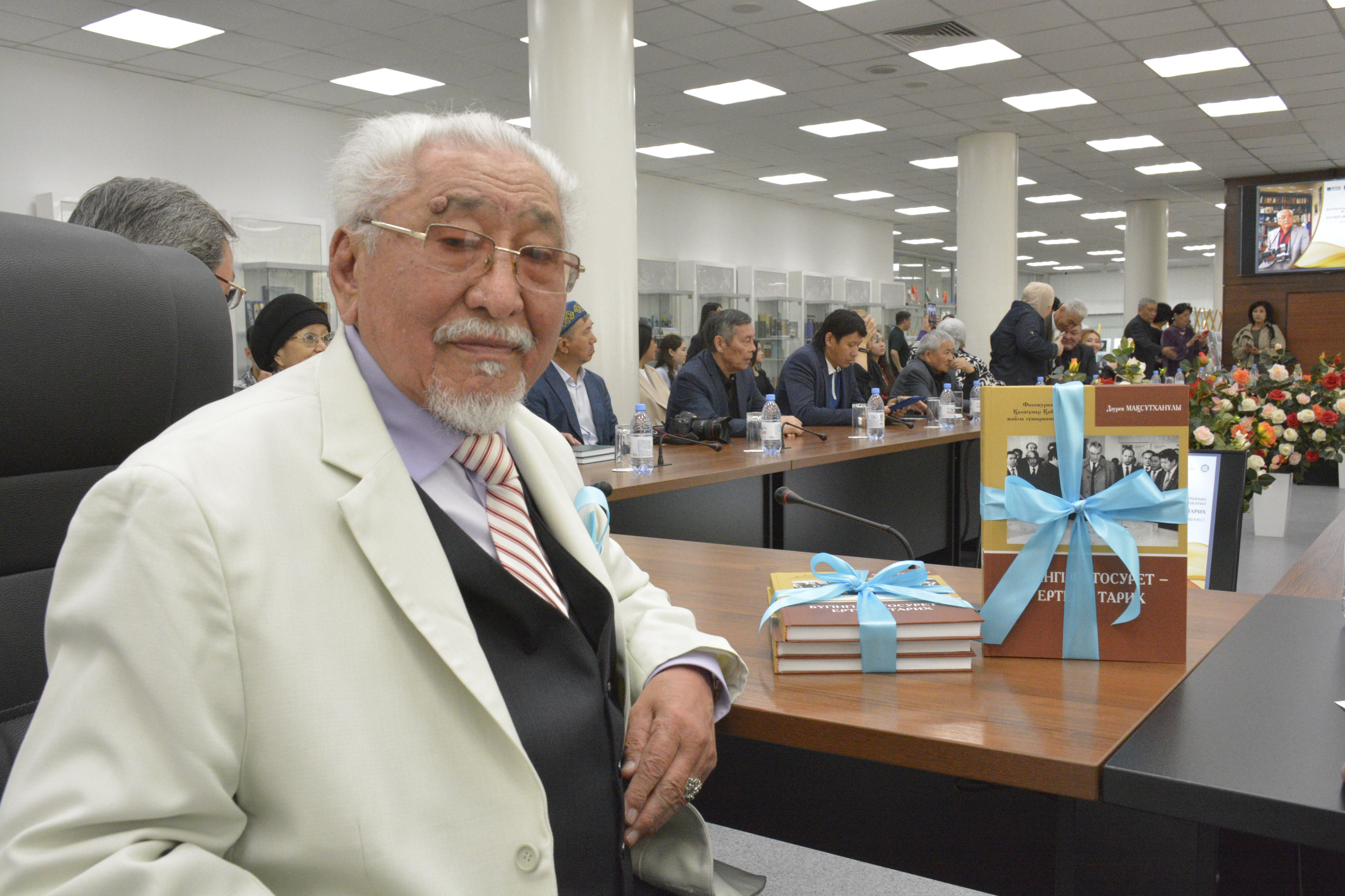 Ardager fototilshiniń kórmesi ótti