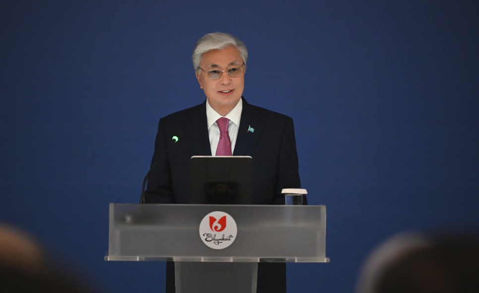 Bereke men yntymaq eńbekpen keledi