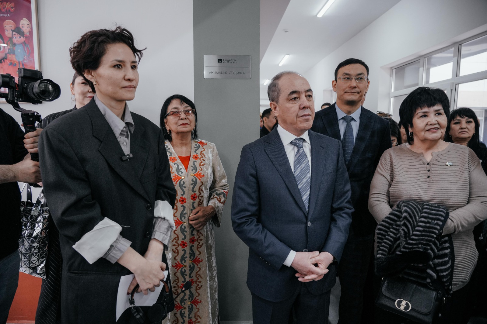 OzgeEpic endi Oralda da bar