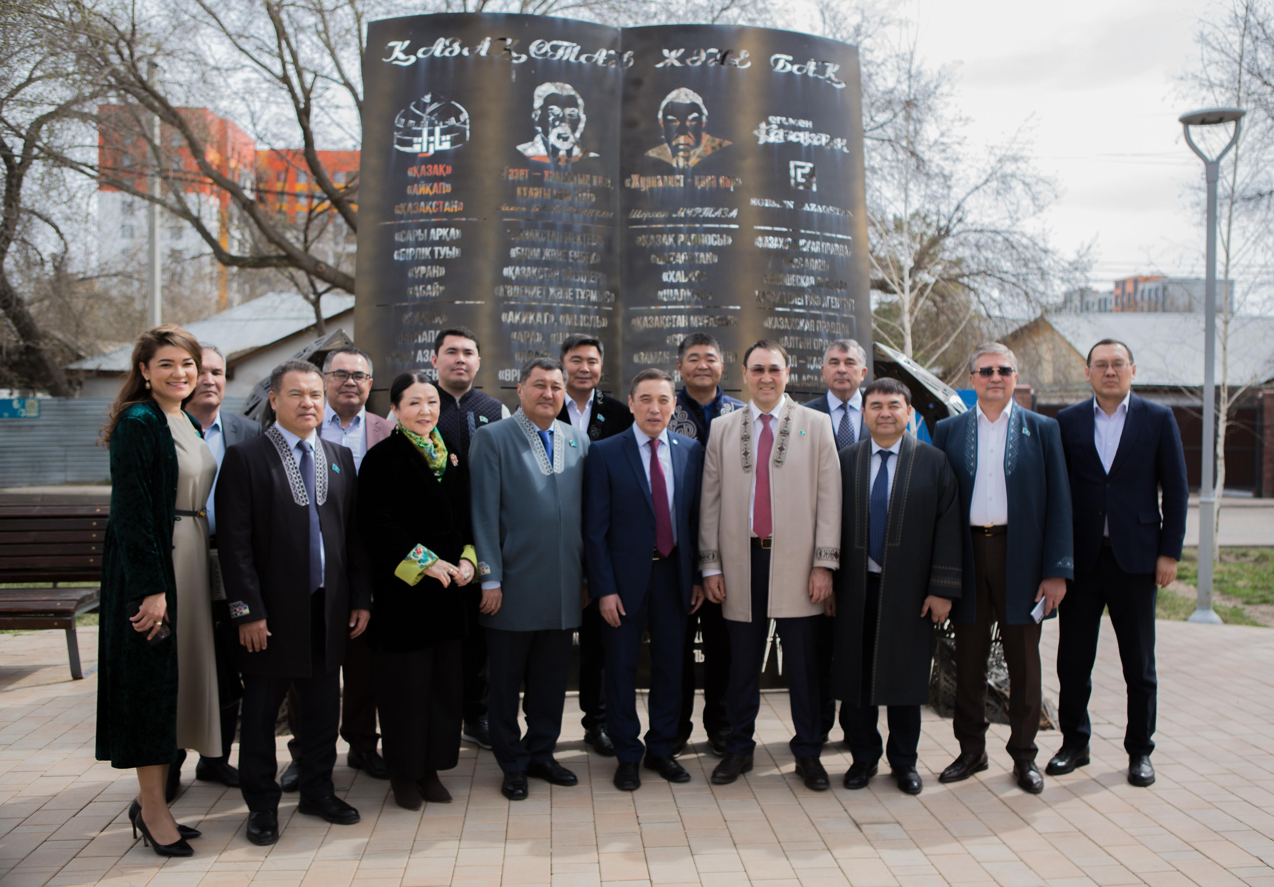 Elordalyq depýtattar – el gazetinde qonaqta