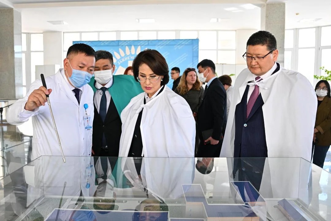 Semeıde pasıentterdi qoldaý qyzmeti ashyldy