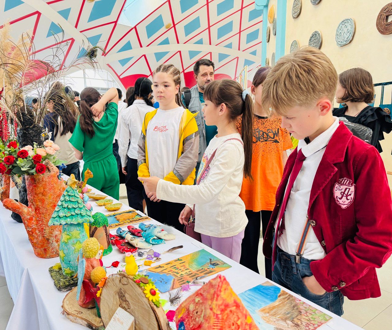 Dostyq úıinde "Meniń álemim" atty kórme ashyldy