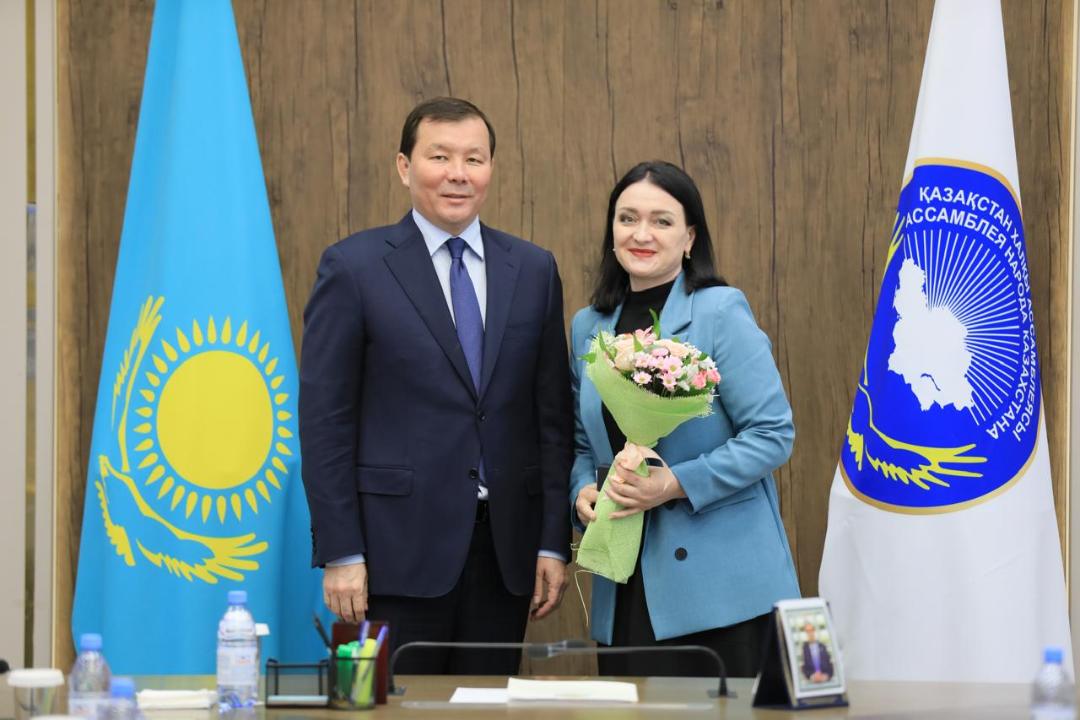 Qazaqstan halqy Assambleıasynyń músheleri mereıtoılyq medaldarmen marapattaldy