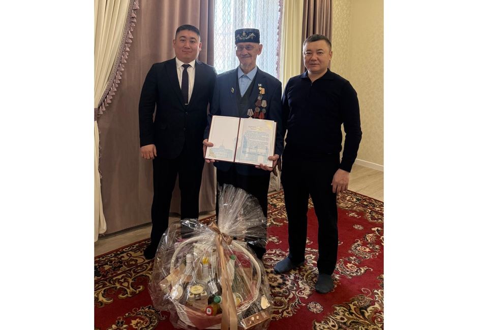 Jeńisti jaqyndatýǵa úles qosqan qarııaǵa qurmet kórsetildi