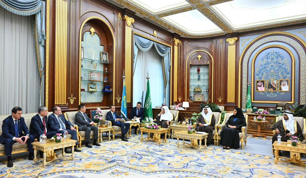 Senat spıkeri Saýd Arabııasynyń ókilderimen kezdesti