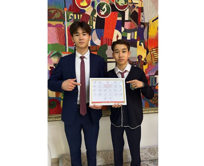 «Lıverpýl» juldyzdary NIS fýtbolshylaryn qoldady