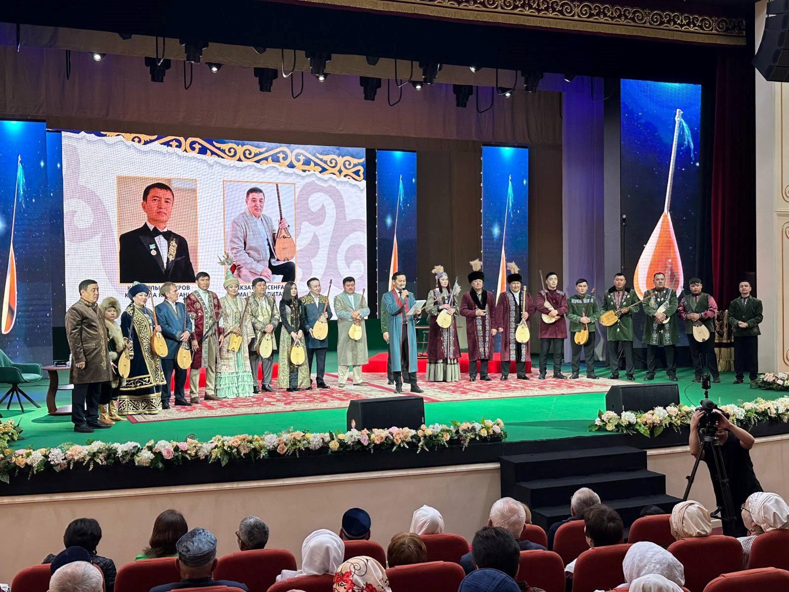 Bes ónerdiń basyn qosqan biregeı saıys