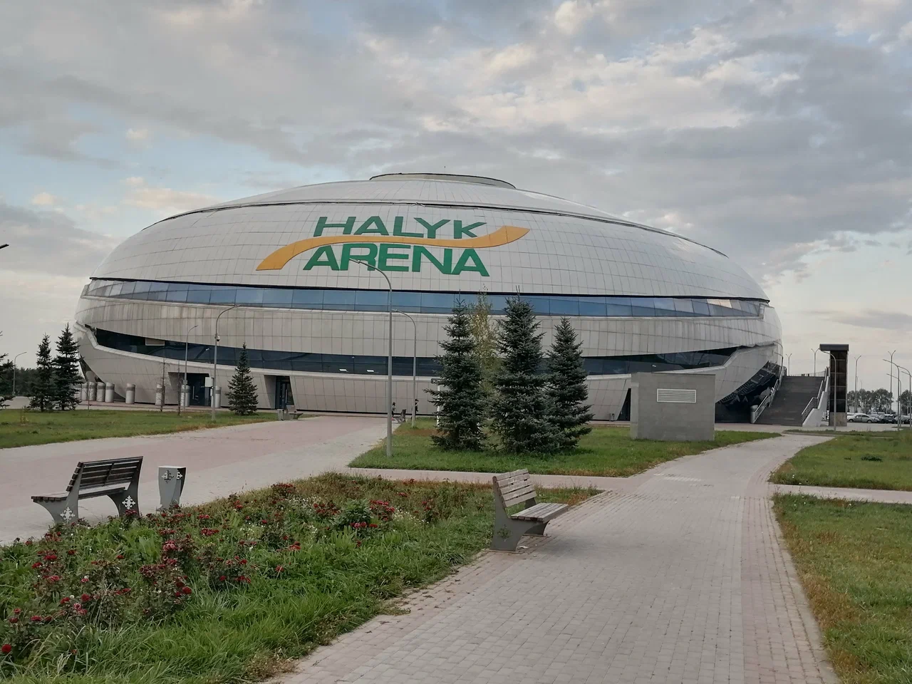 «Almaty Arena» jáne «Halyk Arena»  keshenderi kommýnaldyq menshikke ótti