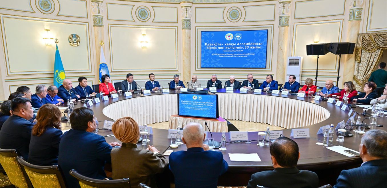 Almatyda jańa Dostyq úıi salynady