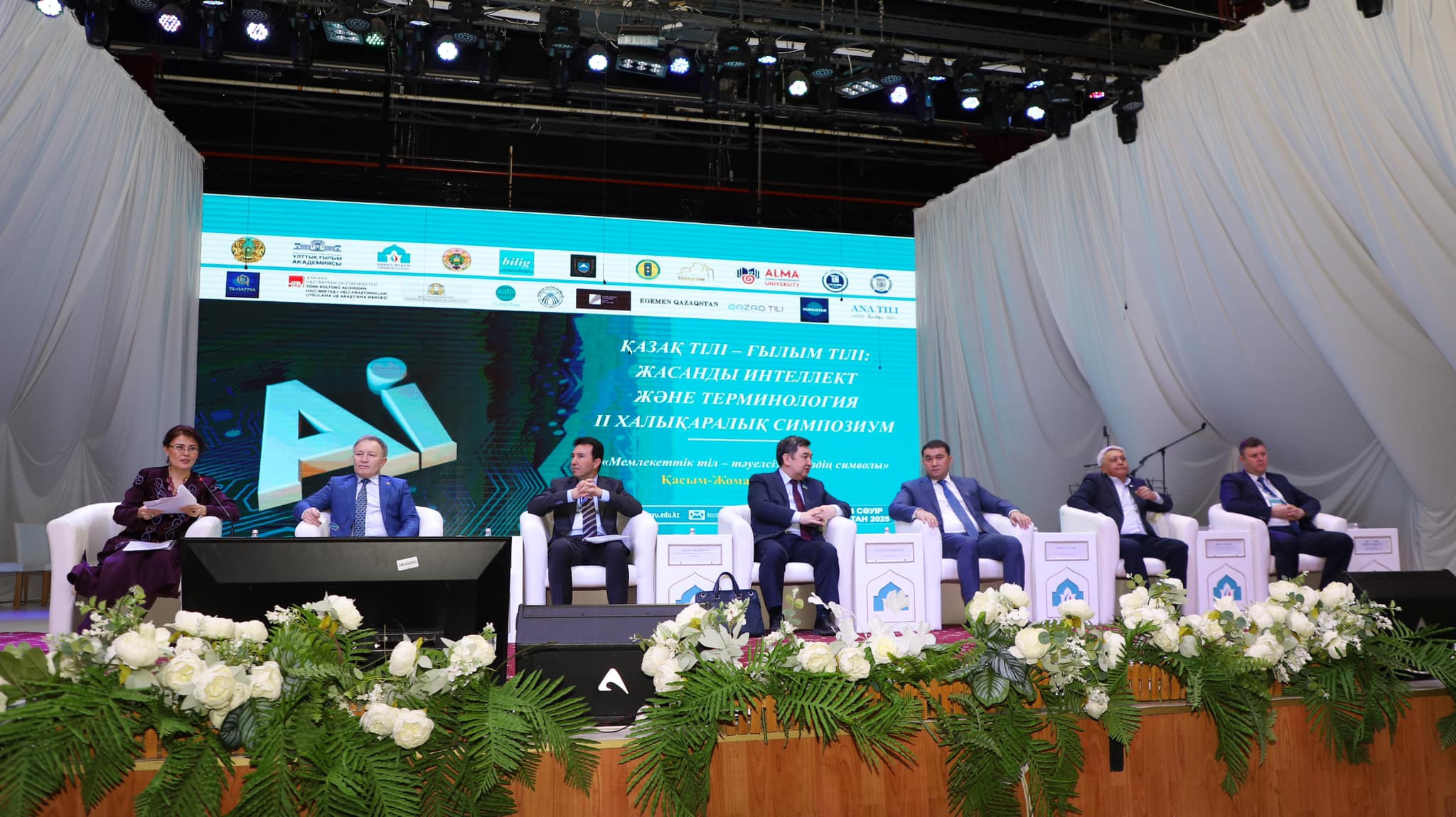 Qazaq tili ınnovasııanyń tili bolýǵa tıis