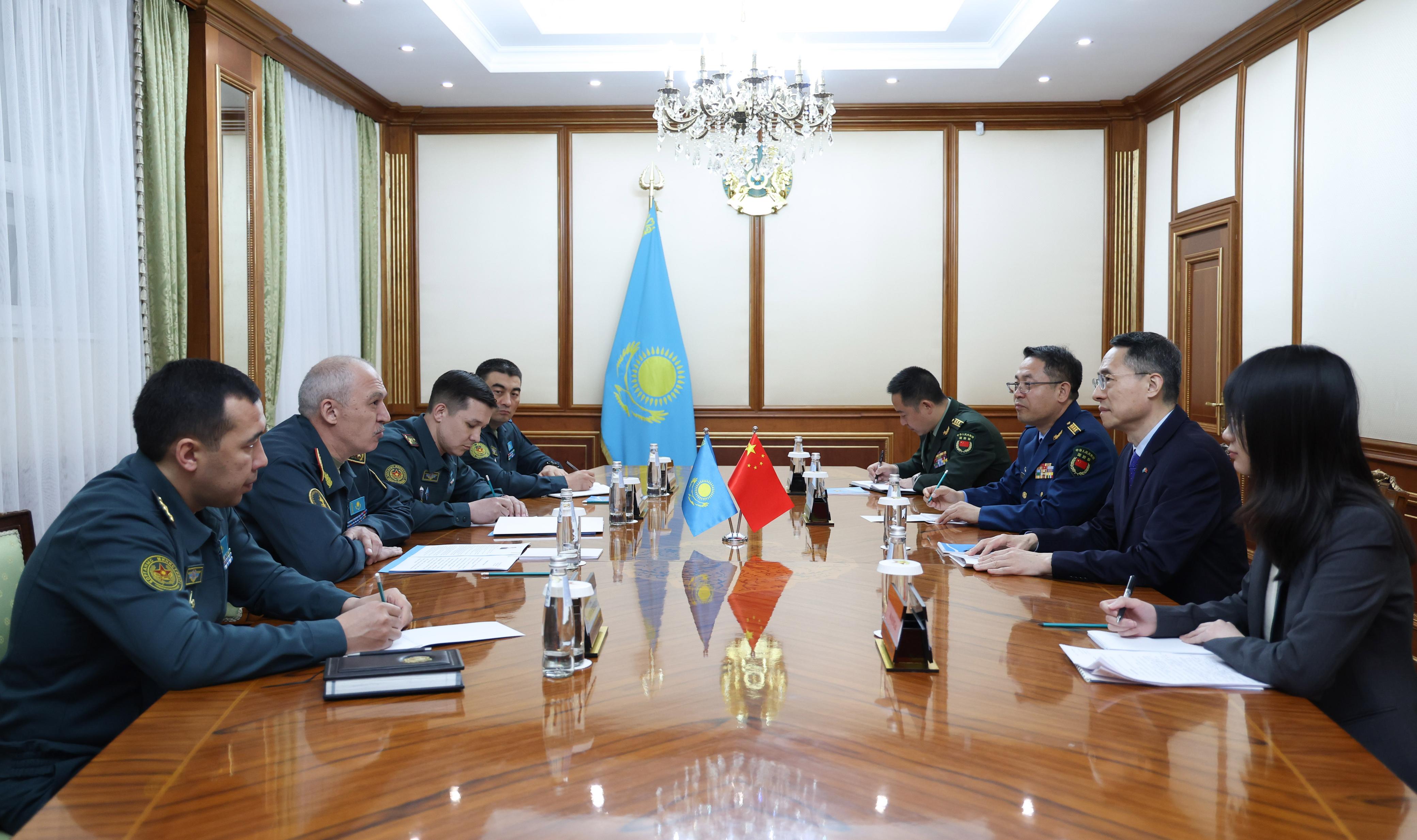 Qazaqstan men Qytaı áskerı salanyń keleshegin talqylady