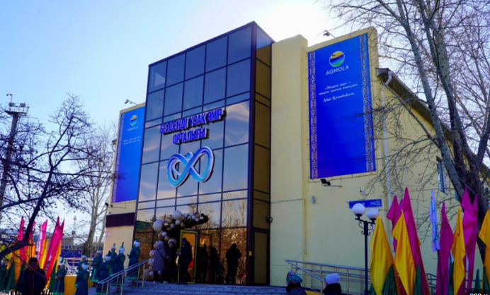 Kókshetaýda egde adamdar ıogamen aınalysady