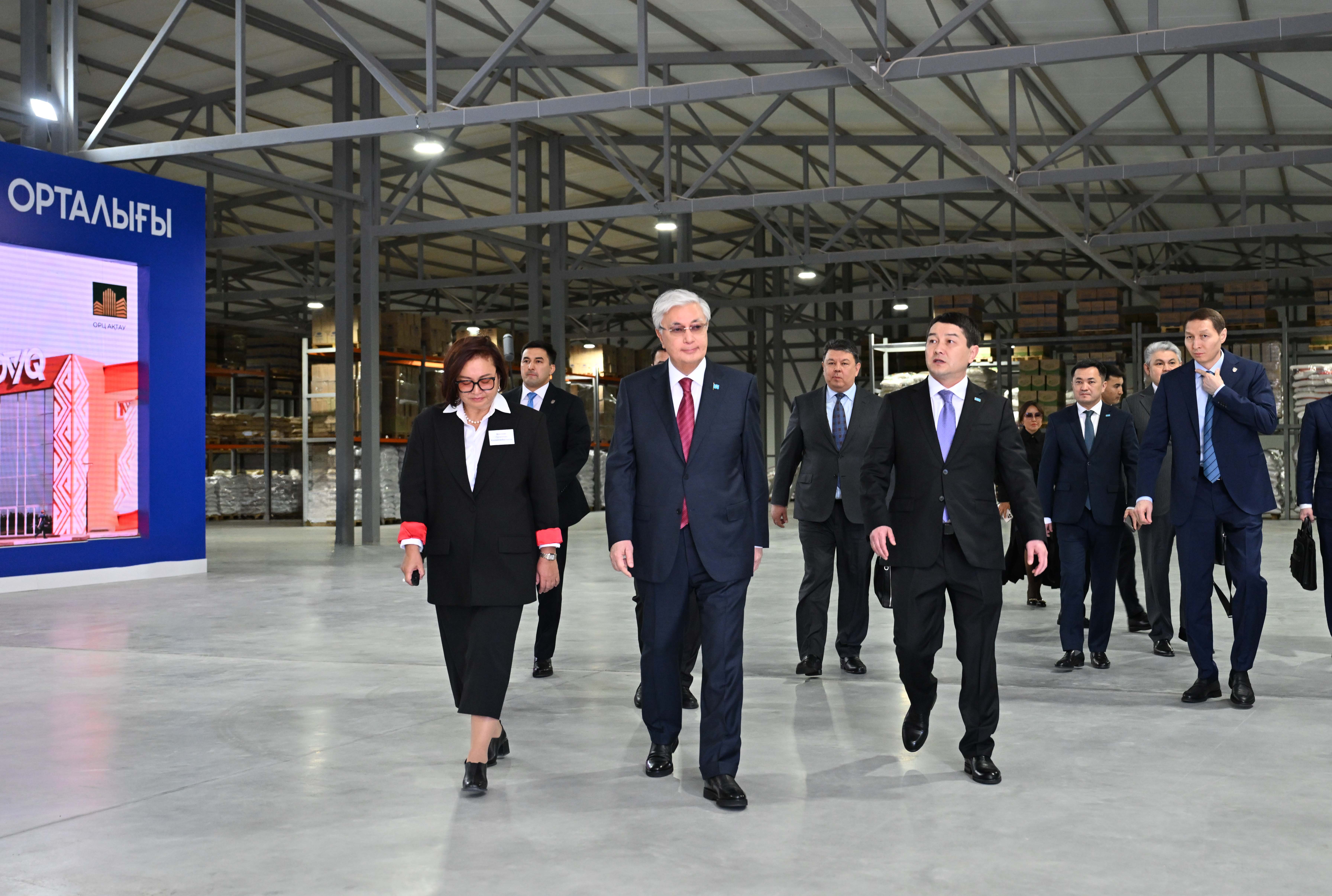 Prezıdent Aqtaýdaǵy kóterme saýda-taratý ortalyǵyn aralap kórdi