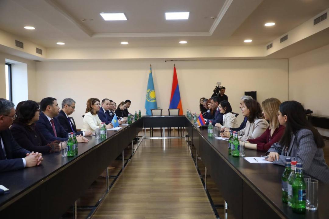 Aıda Balaeva men Janna Andreasıan mádenı yntymaqtastyqty keńeıtý máselesin talqylady