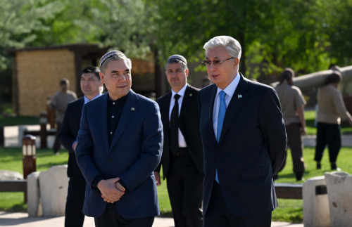 Toqaev pen Berdimuhamedov «Etnoaýyl» keshenine bardy