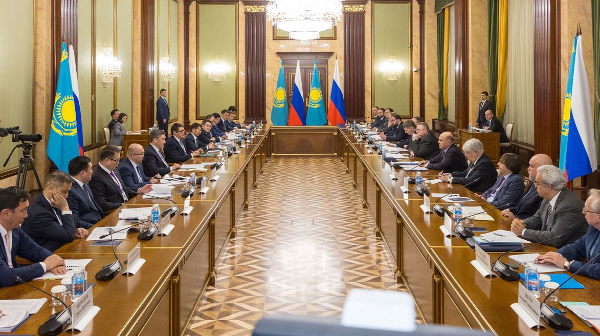 Úkimet basshylary ekijaqty kelissóz júrgizdi