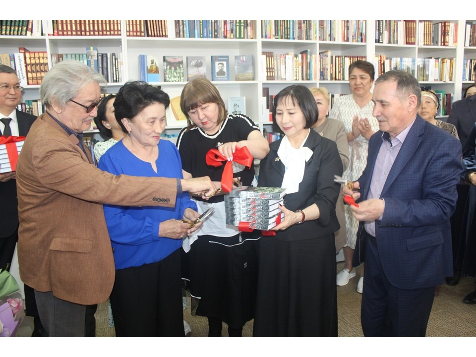 Maıdanger qyzdar jaıly kitap