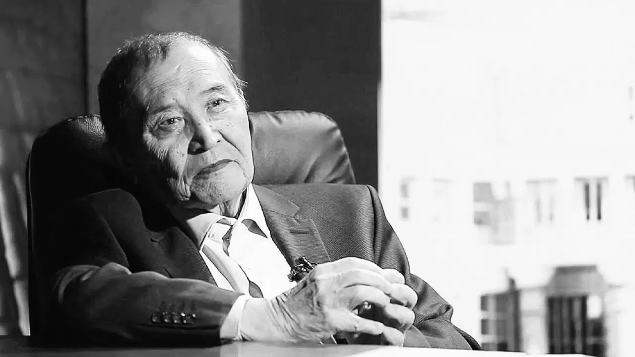 Belgili jazýshy Ákim Tarazı ómirden ótti