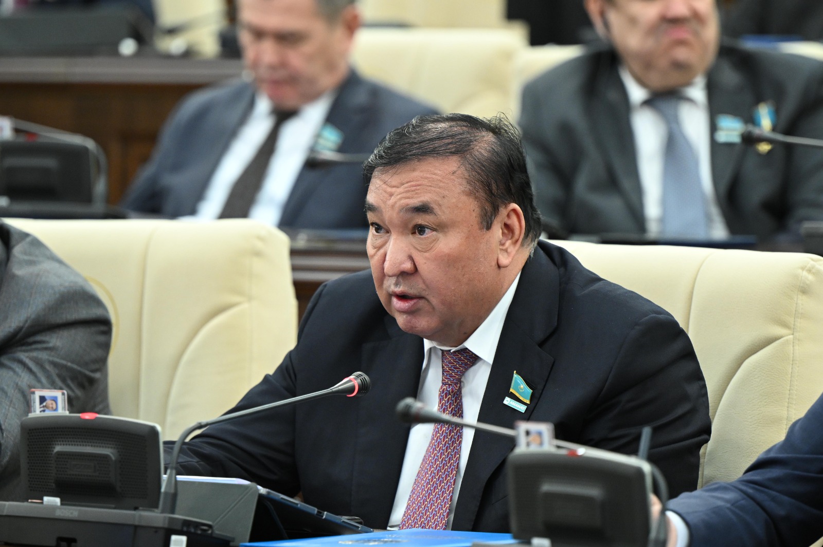 Qaırat Balabıev: Otandyq farmasevtıkany qoldaýda kemshilik kóp