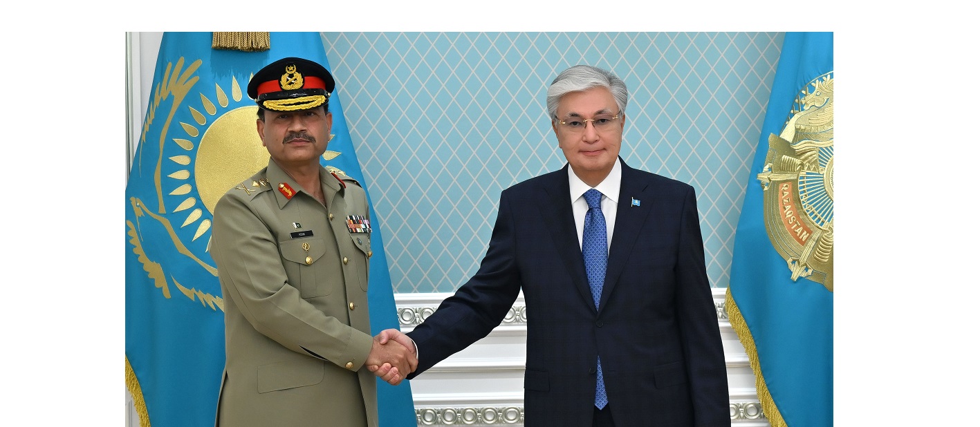 Prezıdent Pákistan Qarýly Kúshteri Qurlyq áskerleriniń bas qolbasshysyn qabyldady